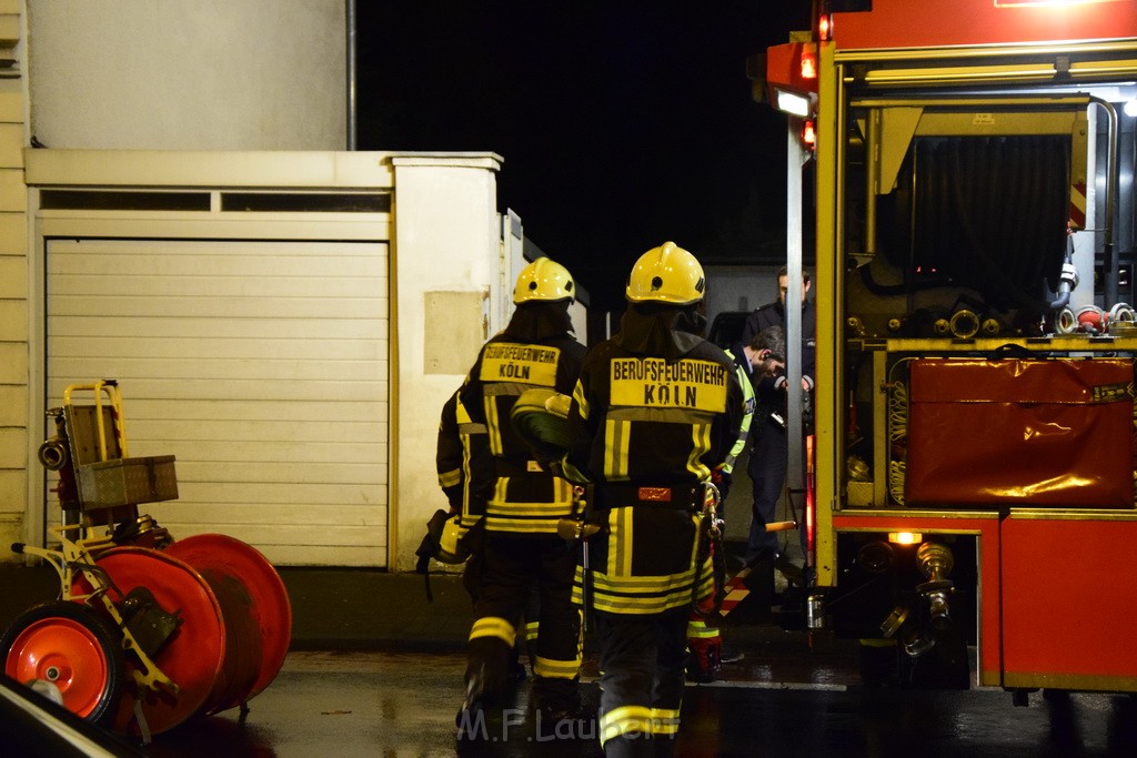 Feuer Hinterhof Garagen Koeln Hoehenberg Olpenerstr P161.JPG - Miklos Laubert